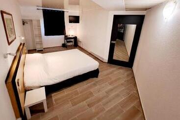 Crystal Hotel Saint Denis Basilique