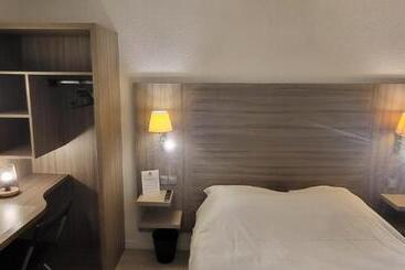Crystal Hotel Saint Denis Basilique