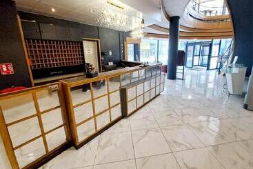 Crystal Hotel Saint Denis Basilique