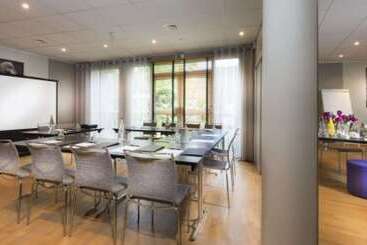 هتل Acanthe  Boulogne Billancourt