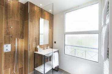هتل Acanthe  Boulogne Billancourt
