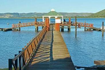 هتل Belvidere Manor Lagoonside Cottages