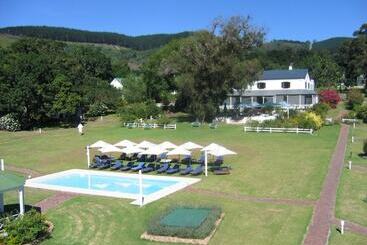 هتل Belvidere Manor Lagoonside Cottages