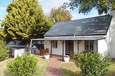 هتل Belvidere Manor Lagoonside Cottages