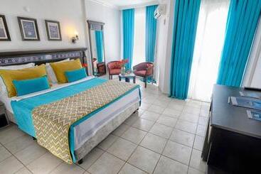 Big Blue Sky Hotel   All Inclusive