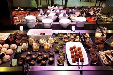 هتل Hôtel Restaurant Campanile Aurillac