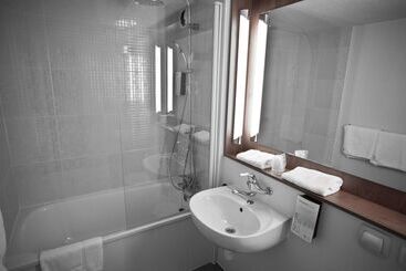 هتل Brit Hôtel Dinan   Taden