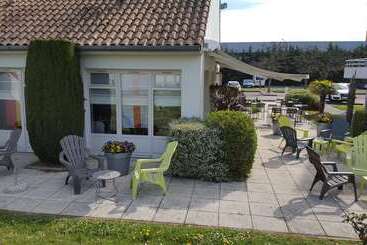 هتل Campanile Lyon Est  Aeroport Saint Exupery