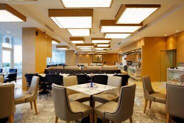 Centara Hotel Hat Yai