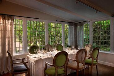 هتل Fancourt