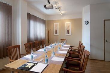 هتل Holiday Inn Helsinki Vantaa Airport, An Ihg