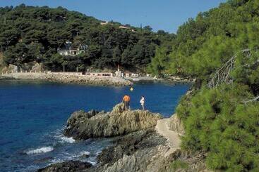 هتل Ibis Thalassa Hyeres Plage