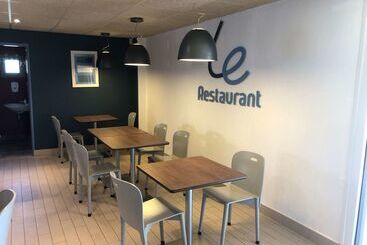 هتل Kyriad Niort   La Crèche