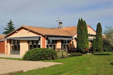 هتل Kyriad Niort   La Crèche