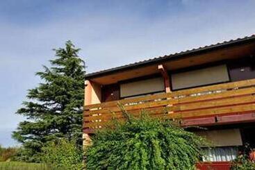 هتل Kyriad Niort   La Crèche