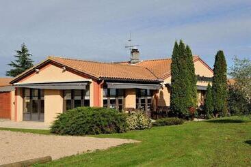 هتل Kyriad Niort   La Crèche