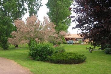 هتل Kyriad Niort   La Crèche