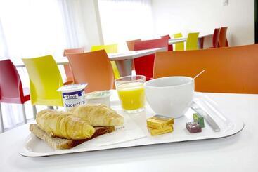 هتل Kyriad Niort   La Crèche