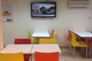 هتل Kyriad Niort   La Crèche
