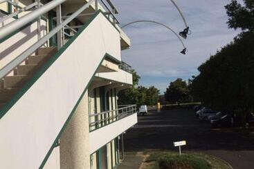هتل Kyriad Niort   La Crèche
