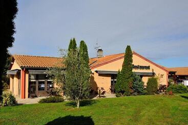 هتل Kyriad Niort   La Crèche