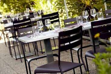 هتل Kyriad Niort   La Crèche