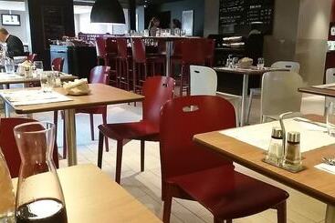 هتل Kyriad Niort   La Crèche