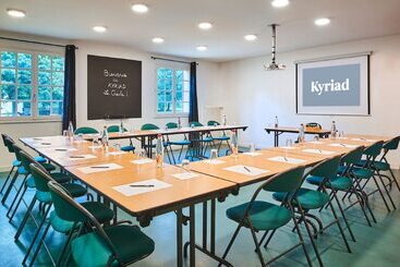 هتل Kyriad Niort   La Crèche