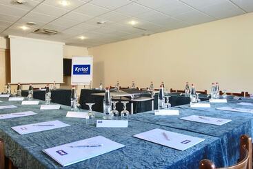 هتل Kyriad Niort   La Crèche