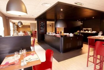 هتل Kyriad Niort   La Crèche