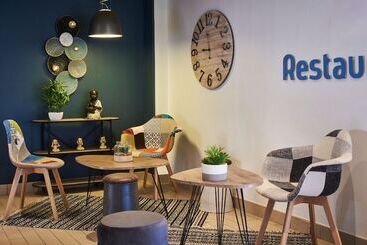 هتل Kyriad Niort   La Crèche