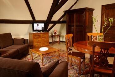 هتل La Cour Du Bailli Suites & Spa