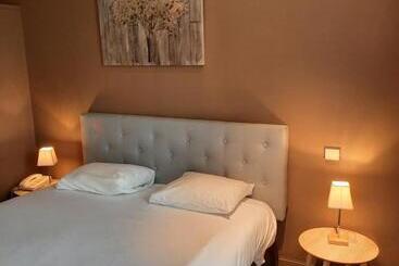 هتل Logis Hôtel Restaurant Le Medicis