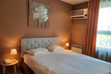 هتل Logis Hôtel Restaurant Le Medicis