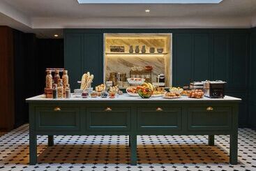 هتل Mercure Versailles Chateau