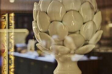هتل Mercure Versailles Chateau
