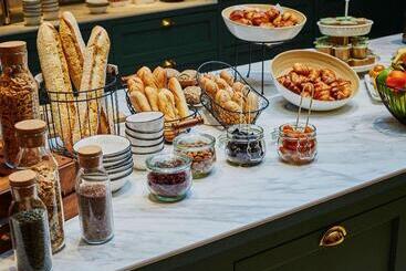 ホテル Mercure Versailles Chateau