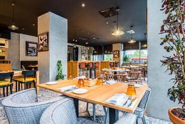 هتل Park Inn By Radisson Danube Bratislava