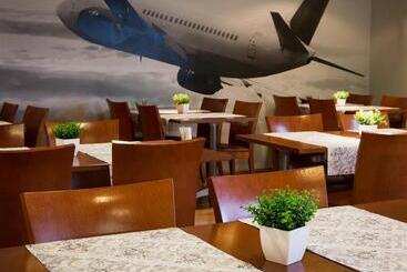 هتل Pilot Airport