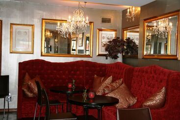 Tudor Hotel
