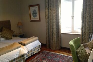 Tudor Hotel
