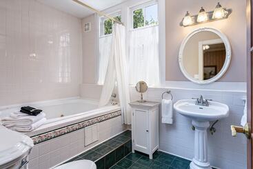 تختخواب و صبحانه Beaufort House Inn