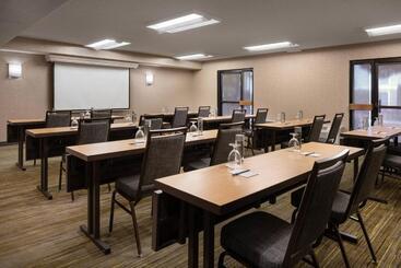 هتل Courtyard By Marriott Las Vegas Convention Center