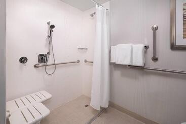 هتل Courtyard By Marriott Las Vegas Convention Center