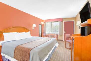 هتل Days Inn By Wyndham Elko