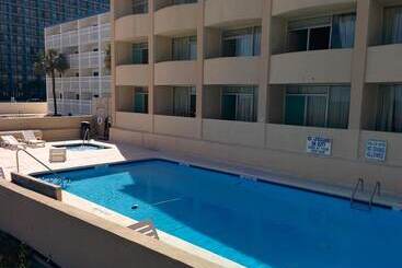 هتل Days Inn By Wyndham Myrtle Beachbeach Front
