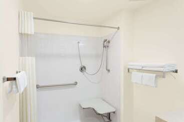 هتل Days Inn By Wyndham West Yellowstone