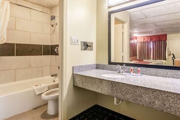 هتل Econo Lodge Charlotte Airport Area