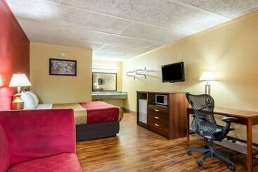 هتل Econo Lodge Charlotte Airport Area