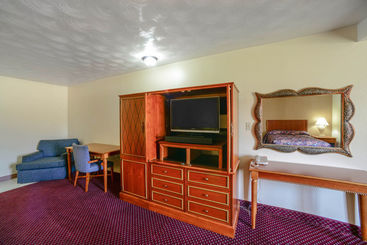 هتل Econo Lodge Inn & Suites